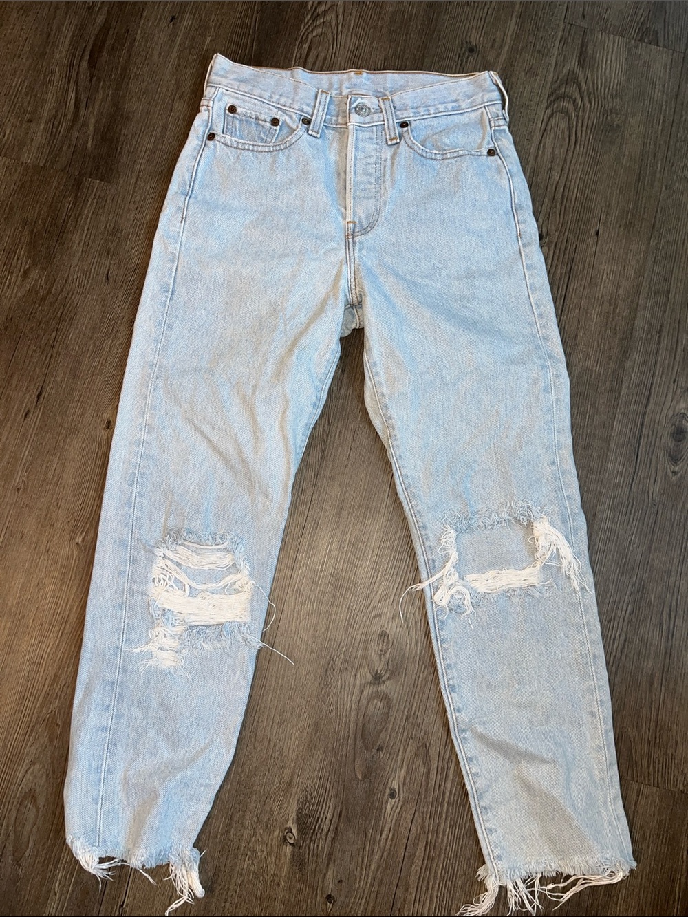 LEVIS STRAUSS Light Blue Distressed Cropped Jeans